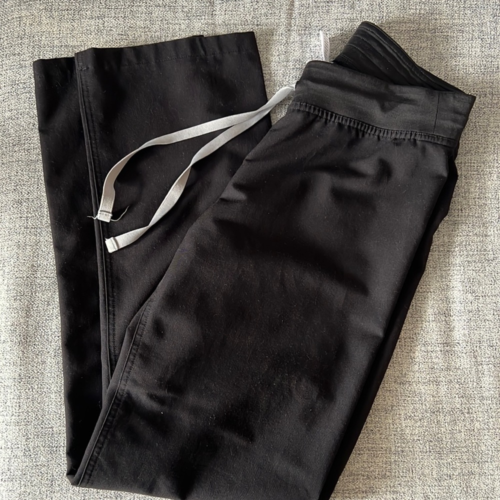 FIGS Livingston scrub pants - size XS regular, black